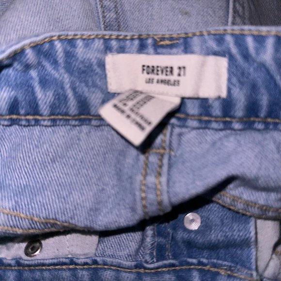 Like New Forever 21 Denim Shorts 26 - Picture 3 of 3